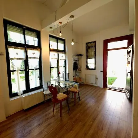 Apartment Urban Oasis Chic