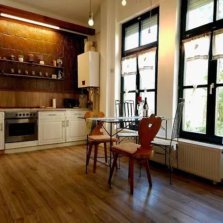 Urban Oasis Chic Apartment *